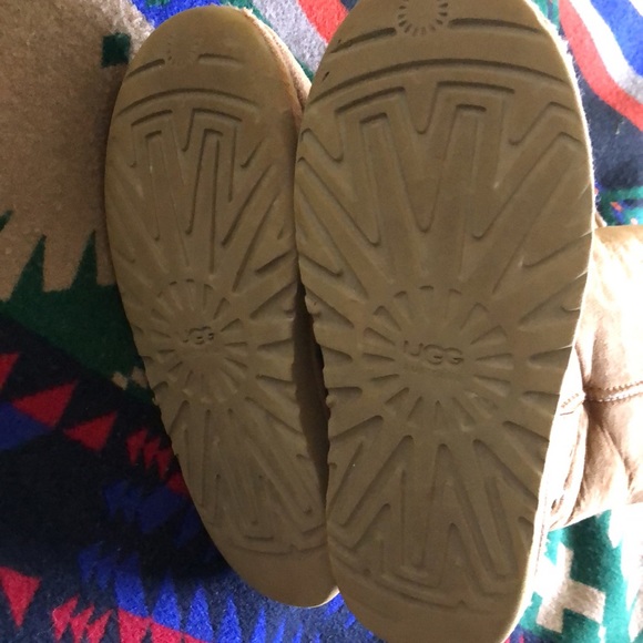 Girls size 4 tall mid-calf UGG 👢 - Picture 4 of 5